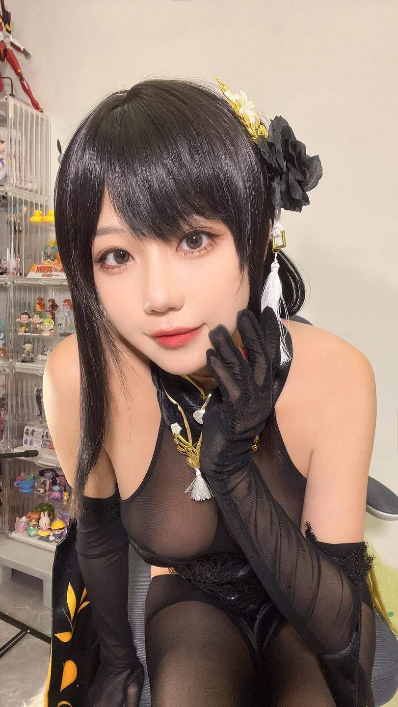 影子喵Ghost - 镇海黑旗袍 [131P,4V-3.71GB] tg@simisebaisi 【丝足阁】105.webp